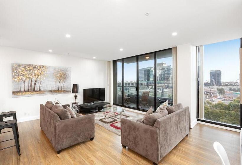 2 Bedrooms Apartment City View, Waterfront Melbourne Apartments