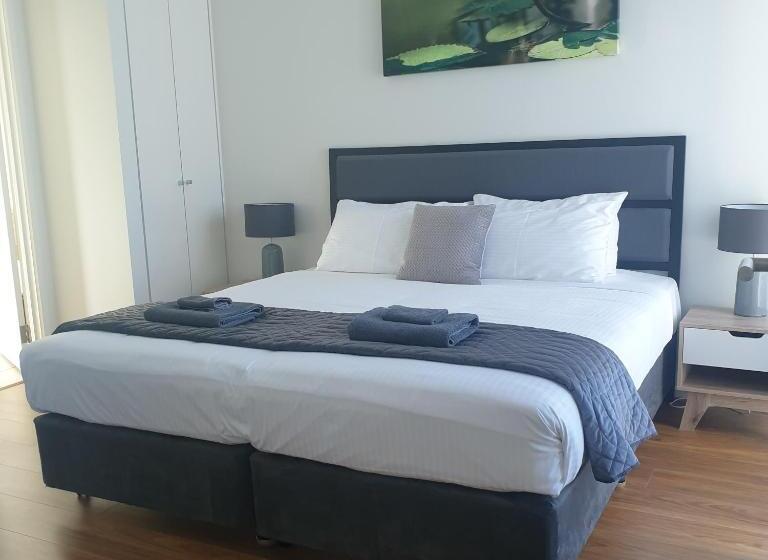 2 Bedrooms Apartment City View, Waterfront Melbourne Apartments