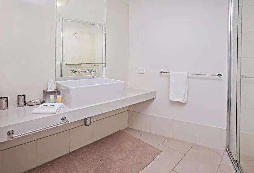 テラスつきの２ベッドルームアパートメント, Waterfront Melbourne Apartments