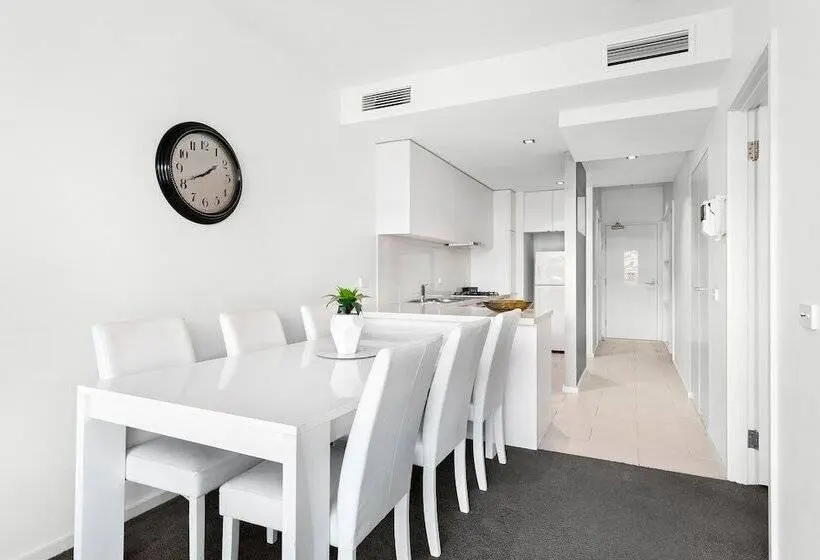 2 Bedrooms Apartment River View, Waterfront Melbourne Apartments