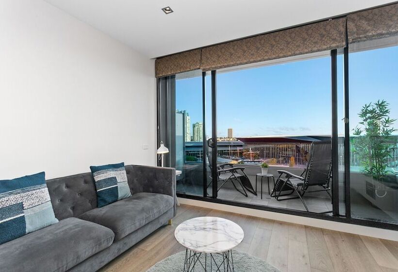 2 Bedrooms Apartment River View, Waterfront Melbourne Apartments