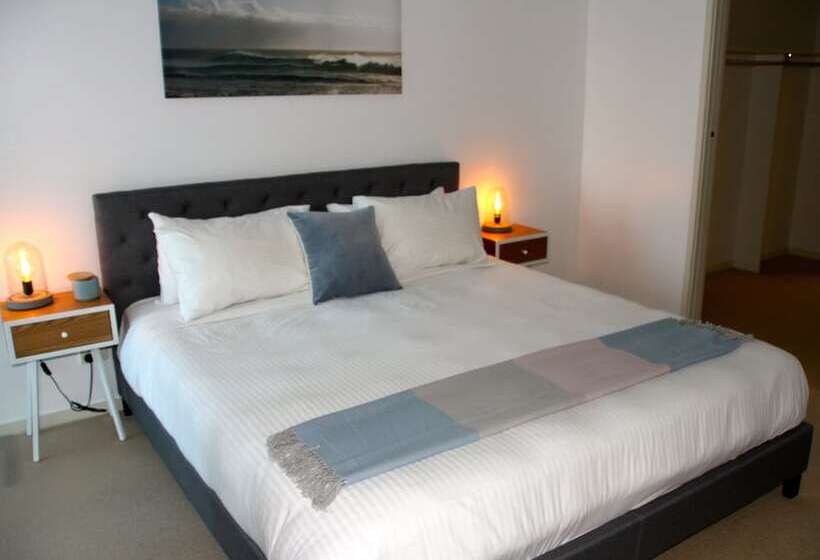 דירת שלושה חדרים, Waterfront Melbourne Apartments