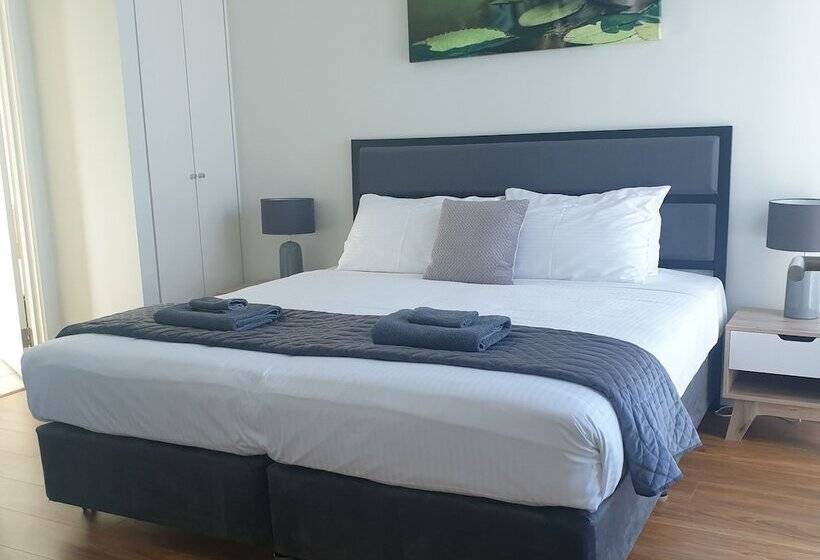 2 Bedrooms Apartment City View, Waterfront Melbourne Apartments