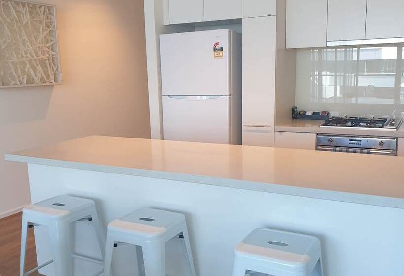 2 Bedrooms Apartment City View, Waterfront Melbourne Apartments