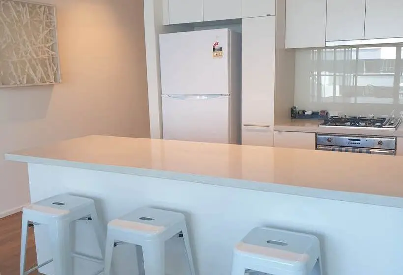 2 Bedrooms Apartment City View, Waterfront Melbourne Apartments