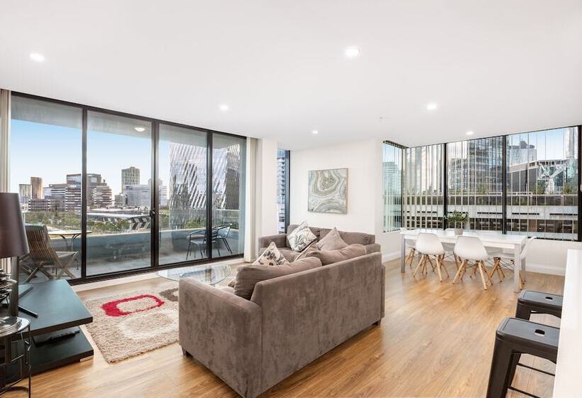 2 Bedrooms Apartment City View, Waterfront Melbourne Apartments