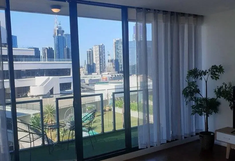 2 Bedrooms Apartment City View, Waterfront Melbourne Apartments