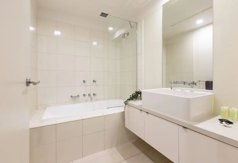 2 Bedrooms Apartment City View, Waterfront Melbourne Apartments