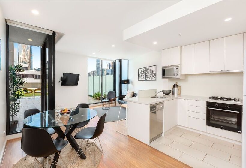 2 Bedrooms Apartment City View, Waterfront Melbourne Apartments