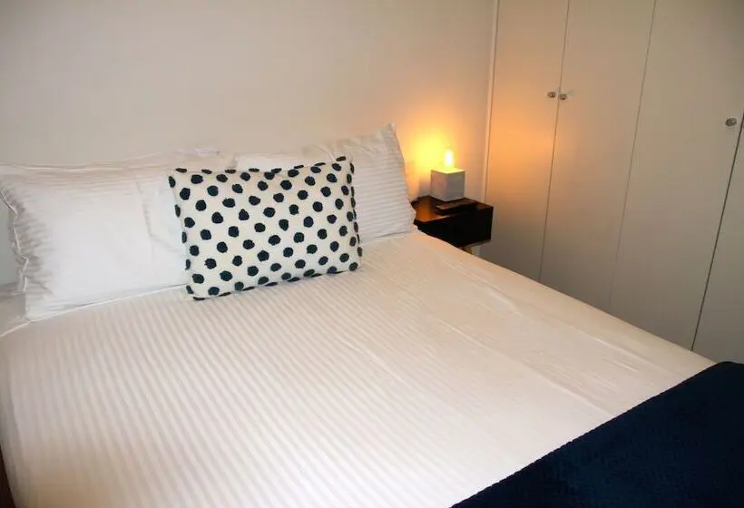 2 Bedrooms Apartment City View, Waterfront Melbourne Apartments