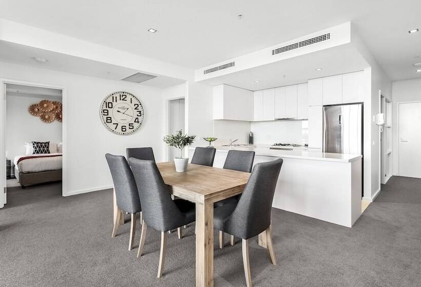 דירת שלושה חדרים, Waterfront Melbourne Apartments