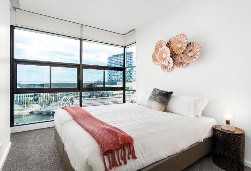 דירת שלושה חדרים, Waterfront Melbourne Apartments