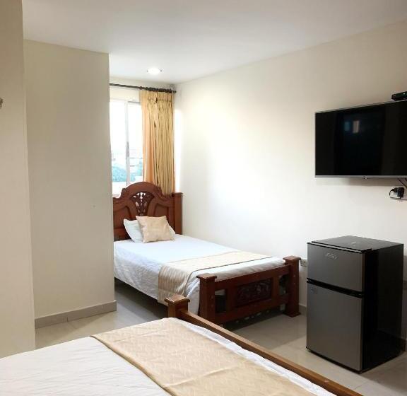 اتاق استاندارد سه تخته با بالکن, Continental Plaza