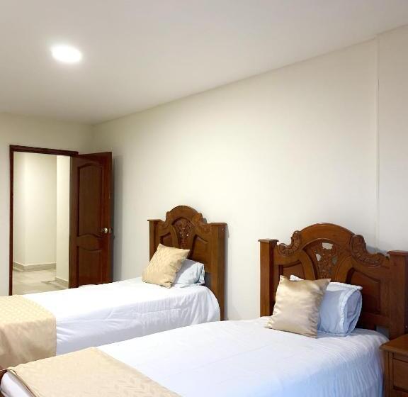 اتاق خانوادگی, Continental Plaza