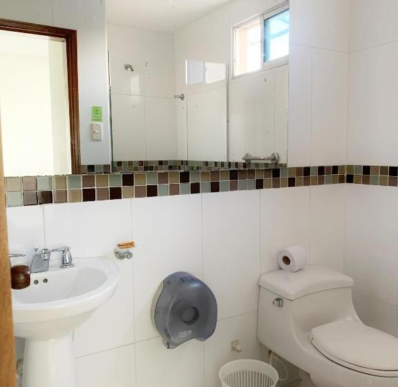 اتاق استاندارد یک نفره, Continental Plaza