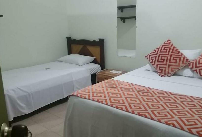 اتاق استاندارد سه نفره, Hosteria De La Plaza Menor