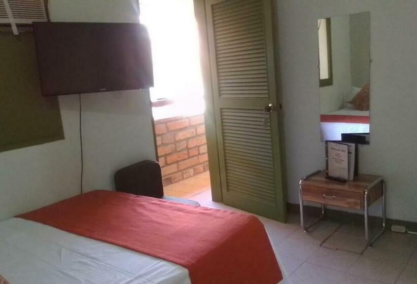 اتاق استاندارد سه نفره, Hosteria De La Plaza Menor