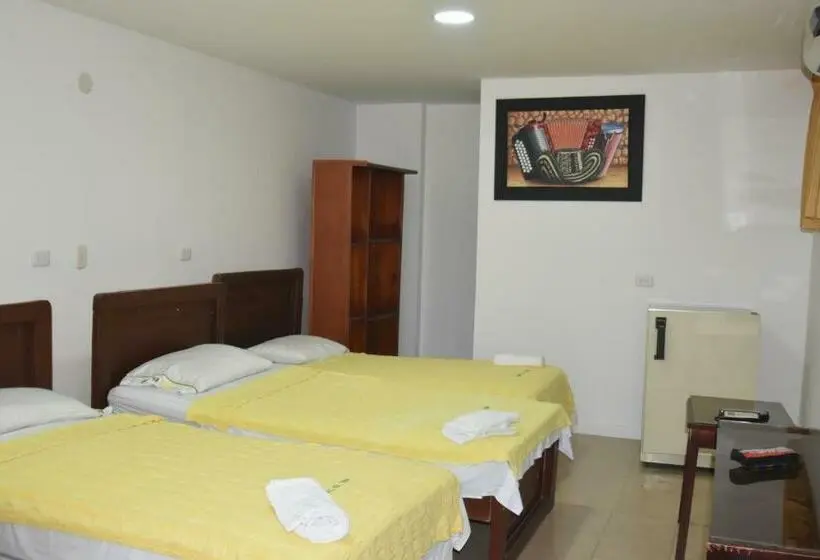 Standard Kolmen Hengen Huone, Nuevo Tio