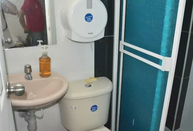 Standard Kolmen Hengen Huone, Nuevo Tio