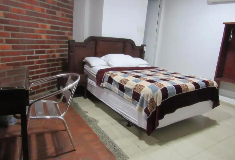 Standard Yhden Hengen Huone, Nuevo Tio