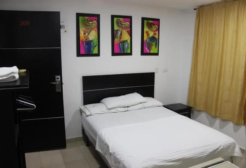 Standard Yhden Hengen Huone, Nuevo Tio