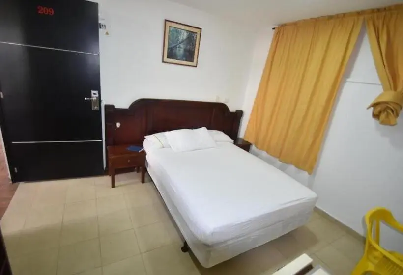 Standard Yhden Hengen Huone, Nuevo Tio