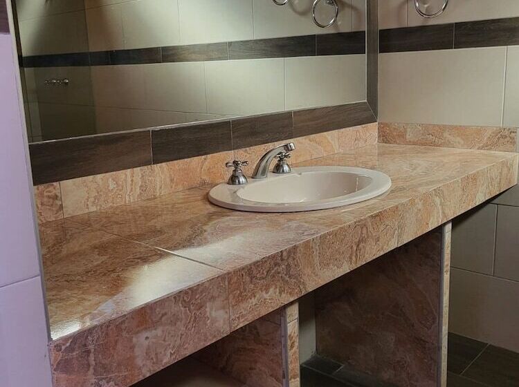 اتاق استاندارد سه نفره, Oro Viejo