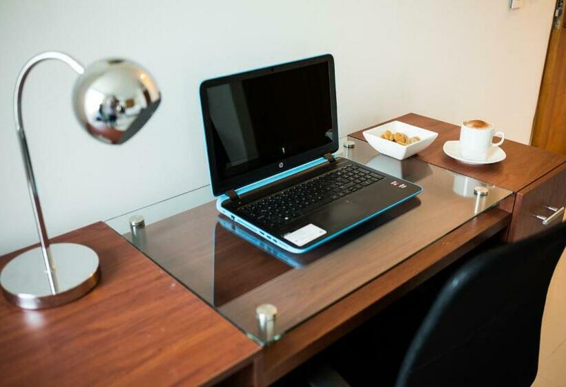 标准间, Parque Del Sol