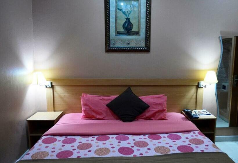 Номер Deluxe, Taka Taka