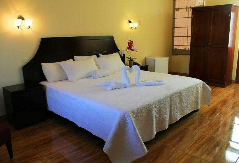 سوییت, Villa De Valverde