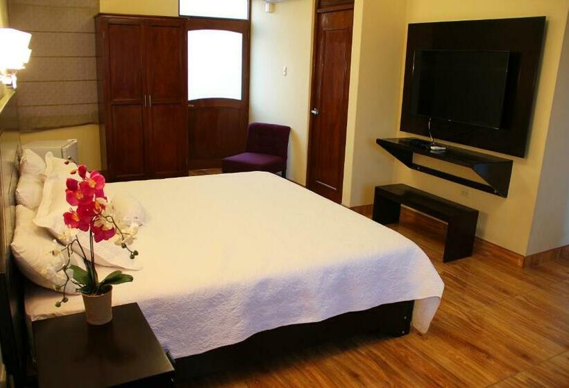 سوییت, Villa De Valverde