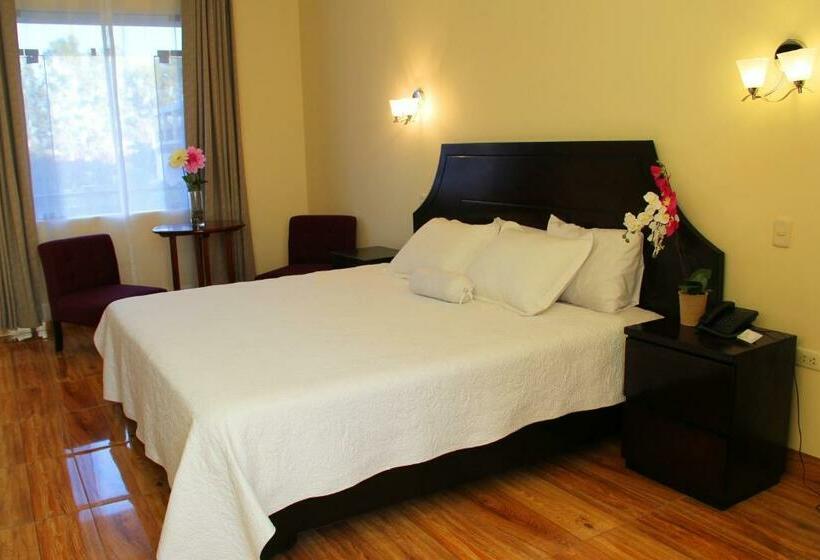 سوییت, Villa De Valverde