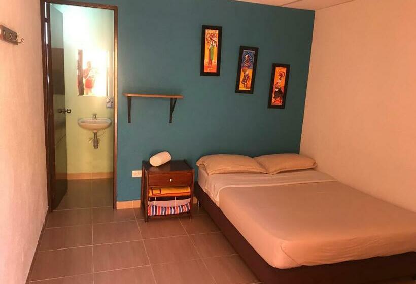 베이직 3인 룸, Hostal El Hangar