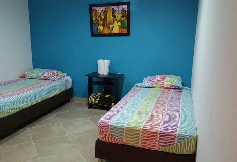 Номер Стандарт, Hostal El Hangar