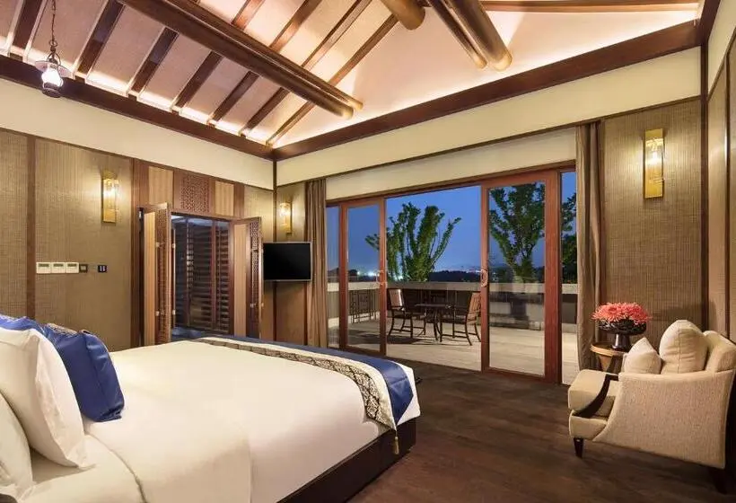 Villa 3 Makuuhuonetta Uima-allas, Anantara Guiyang Resort