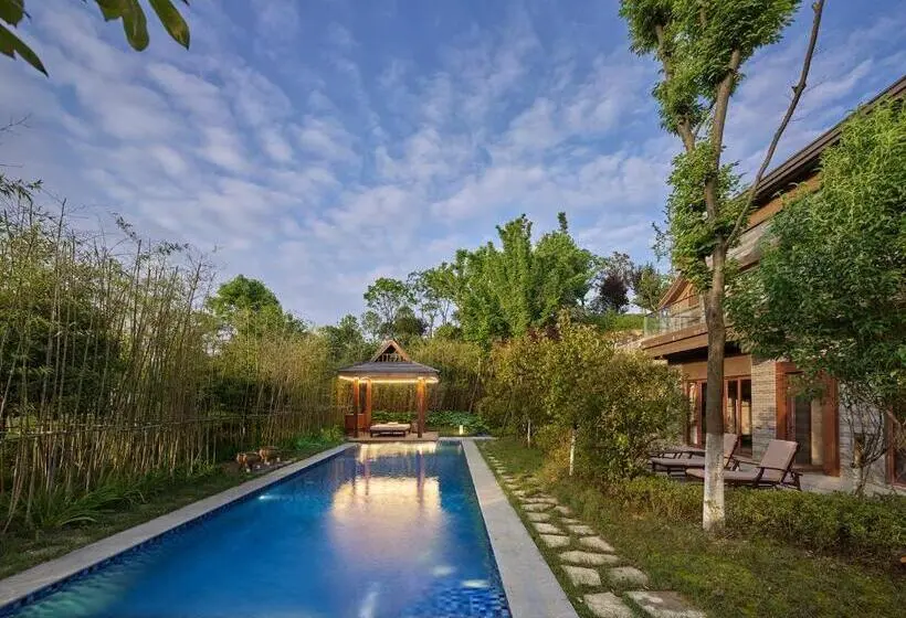 Villa 3 Makuuhuonetta Uima-allas, Anantara Guiyang Resort