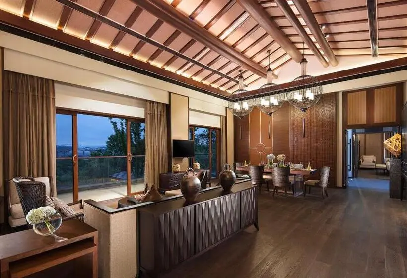 Villa 3 Makuuhuonetta Uima-allas, Anantara Guiyang Resort