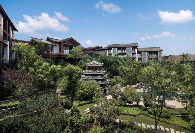 غرفة ديلوكس مطلّة علي الحديقة, Anantara Guiyang Resort