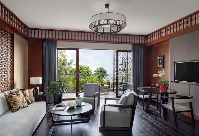Люкс Вид на Сад, Anantara Guiyang Resort