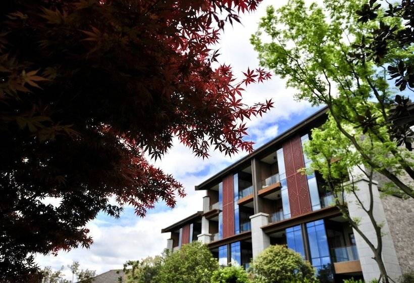 Номер Deluxe Вид на Сад, Anantara Guiyang Resort