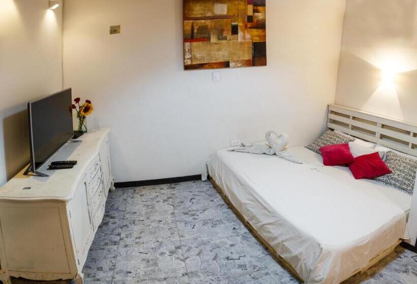 חדר דלוקס לשלושה, Aroha Villana Hostel