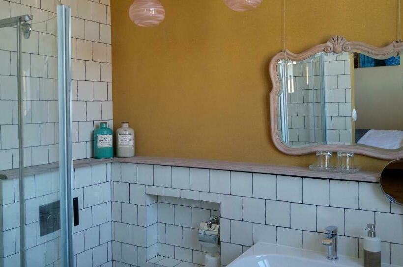 Chambre Supérieure, Bed & Breakfast Exterlaer