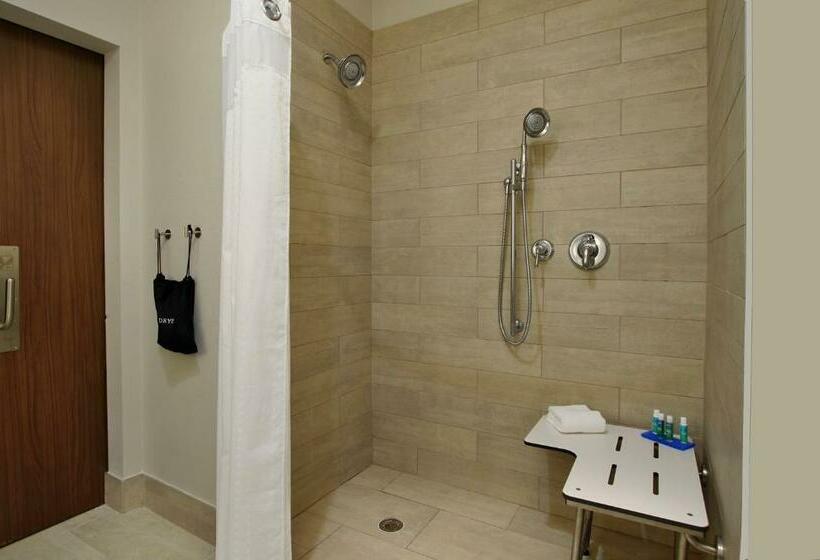 身障者適用キングサイズベッドルーム, Holiday Inn Express & Suites Brookshire Katy Freeway, An Ihg