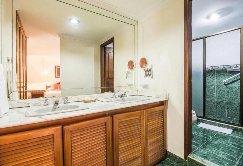 سوییت جونیور, Majestic