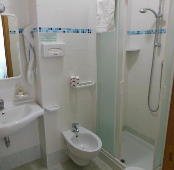 غرفة كلاسيكية ثلاثية, Petite Fleur