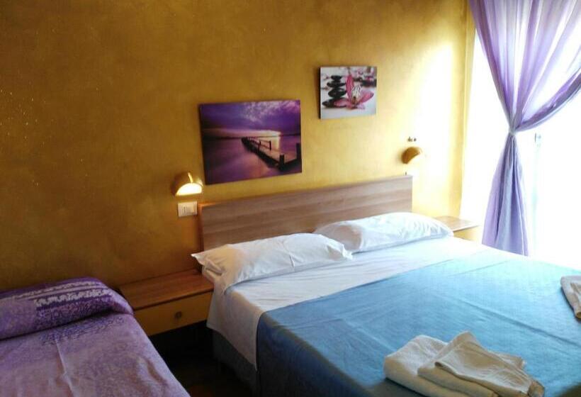 חדר סטנדרט לשלושה, Simon