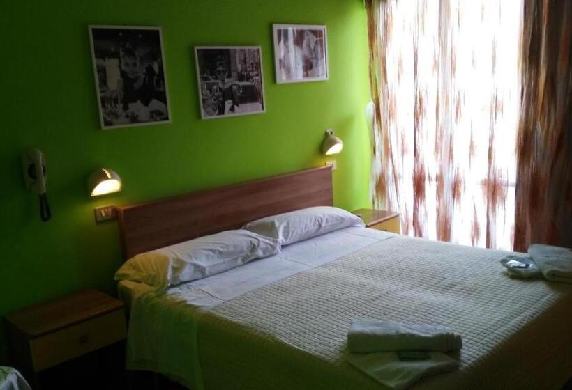 חדר אקונומי, Simon