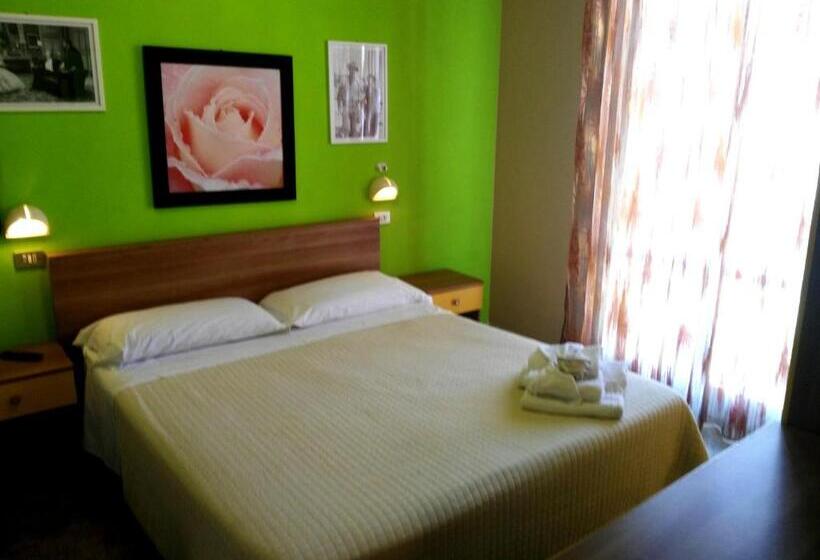 חדר אקונומי, Simon