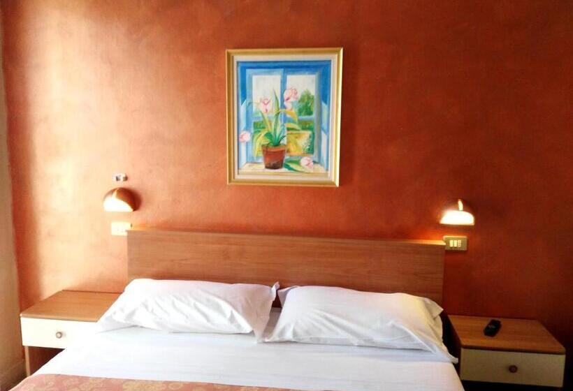 חדר אקונומי, Simon