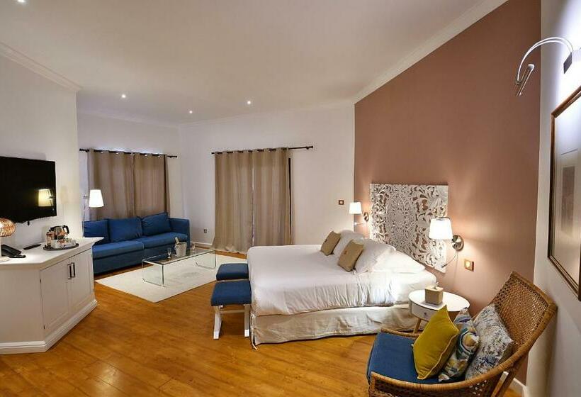 سوییت جونیور, Tsilaosa Hôtel
